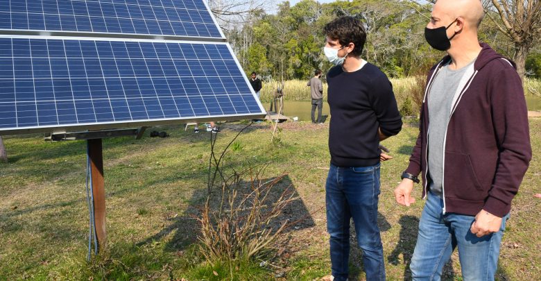 Juan Andreotti visitó familias donde el Municipio instaló paneles solares