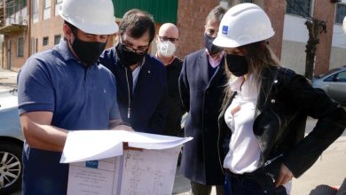 Malena Galmarini durante una recorrida en obras de Aysa.