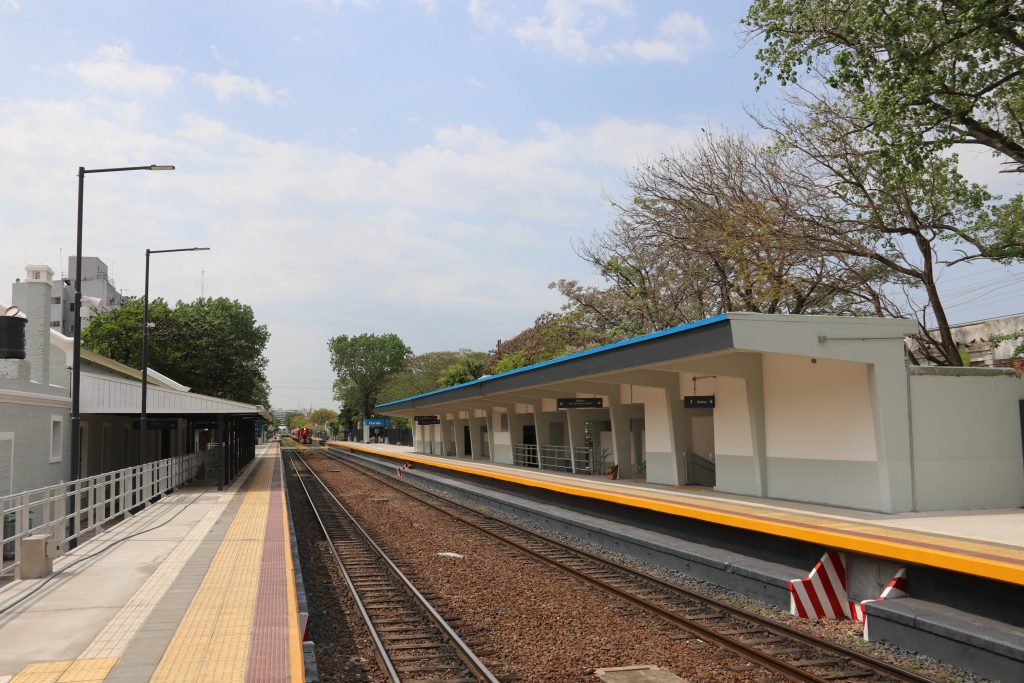 La renovada estación Florida de la línea Belgrano Norte, que ahora cuenta con mejores espacios para esperar el tren y accesos para personas con movilidad reducida.