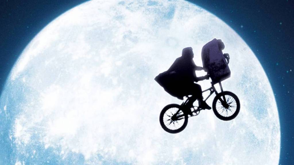 ET, luna y bicicleta