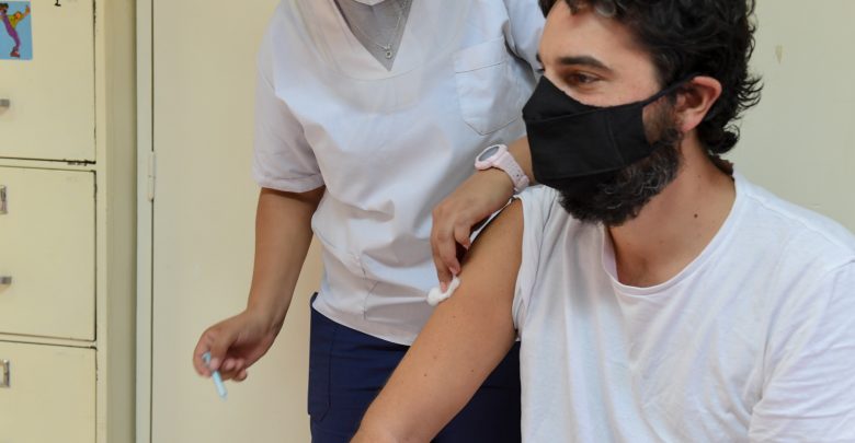 Docentes ya se vacunan en San Fernando