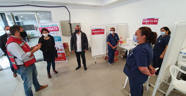 Julio Zamora en el nuevo punto de vacunación en Benavídez Norte