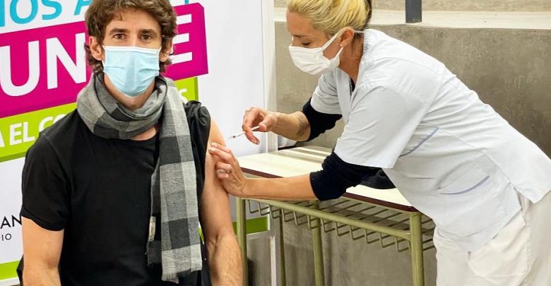 Juan Andreotti recibió la primera dosis de la vacuna contra el COVID-19