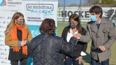 Juan Andreotti y Teresa García entregaron escrituras de viviendas