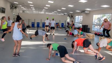 Inauguró nuevos espacios deportivos para yoga, crossfit, indoor y más en el Poli N°1