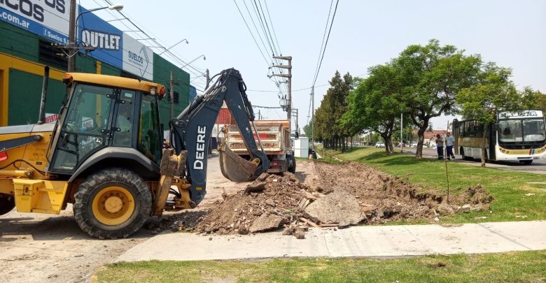 Dársena de estacionamiento en Troncos del Talar