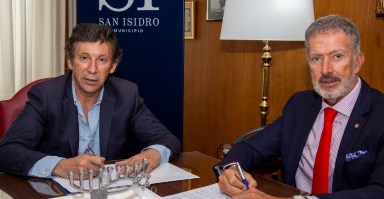 El intendente de San Isidro, Gustavo Posse, y el presidente de la DAIA, Jorge Knoblovits