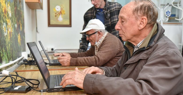 Centro de alfabetización digital para adultos mayores