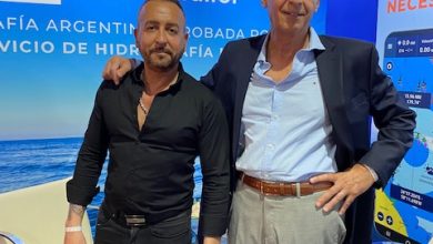 Daniel Raskin y Darío Fernández en el stand de MasterSailor en el Salón Náutico