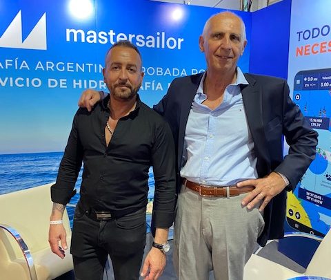 Daniel Raskin y Darío Fernández en el stand de MasterSailor en el Salón Náutico