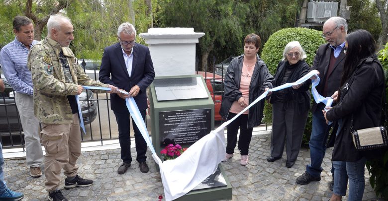 Monumento en homenaje a Juan Domingo Horisberger, héroe caído en las Islas Malvinas