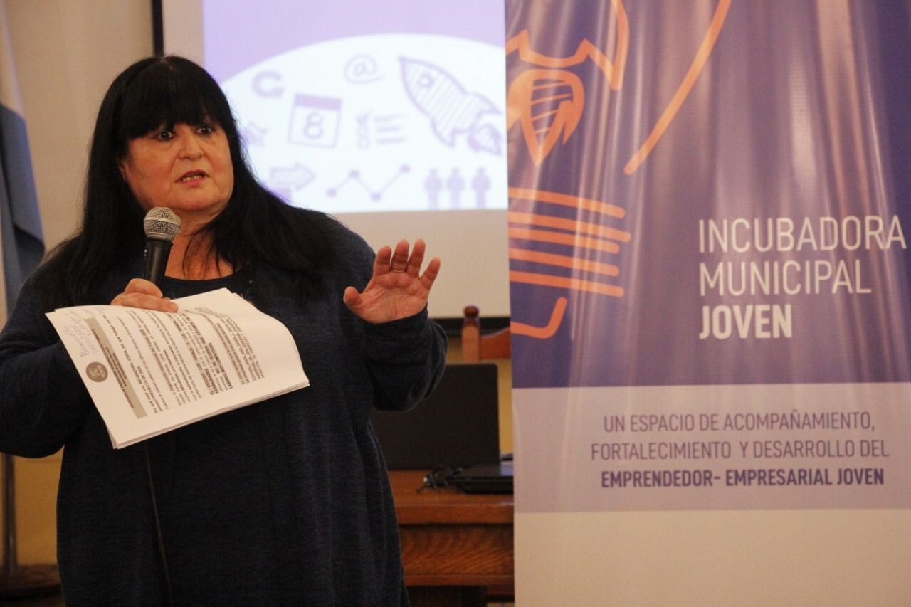 María Rosa Silva en el lanzamiento de la Incubadora Municipal para Jóvenes