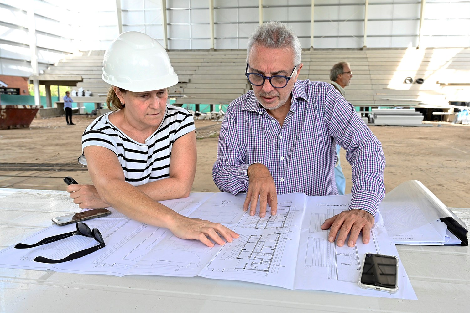 Julio Zamora en la obra del Microestadio de Benavídez