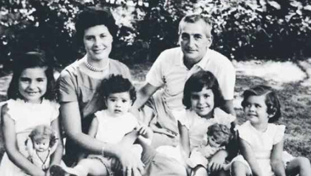 Héctor Oesterheld junto a su familia