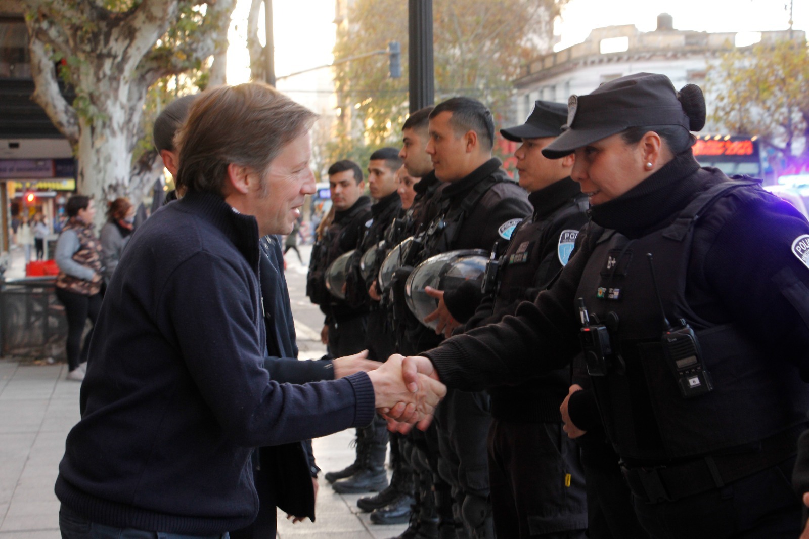 Jaime Méndez con la Policía Municipal de San Miguel