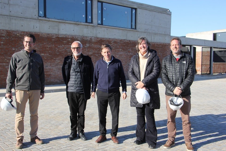 Jaime Méndez junto a los equipos de Obras y de Educación