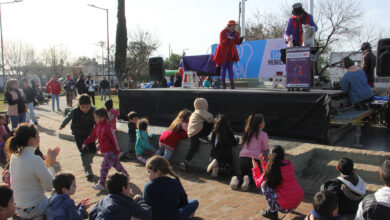 Juegos y shows en las plazas