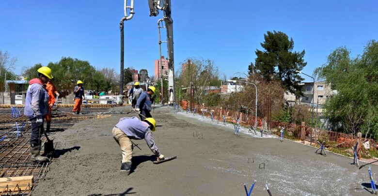 Construcción del nuevo natatorio en Pacheco