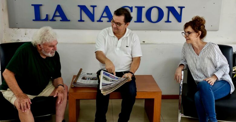 Rodolfo Ranni, Esther Goris junto a Juan Carlos Acero en la redacción de Nuevo Norte