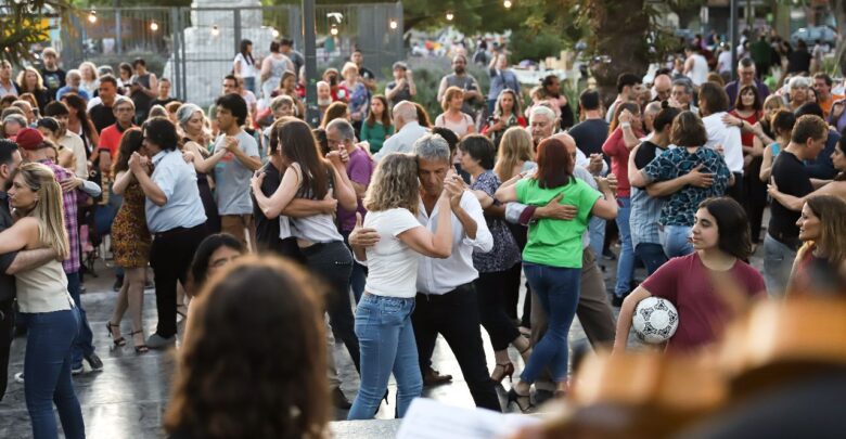 Tango en Plaza Alem