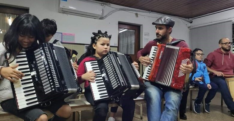 El Municipio de Tigre entregó nuevos instrumentos musicales a sus Orquestas Infanto Juveniles