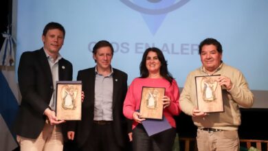 Jaime Méndez junto a los intendentes tucumanos en la firma del convenio de Ojos en Alerta