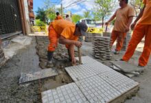 Reparación de veredas en zona comercial de Av. Centenario