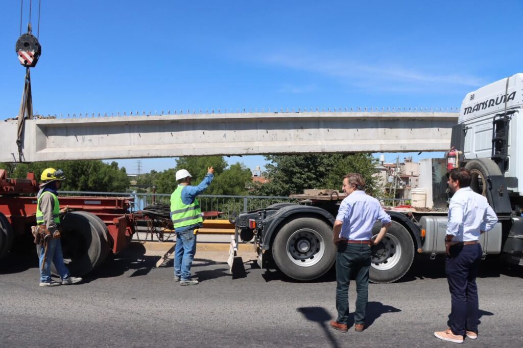 Jaime Méndez y Federico Randle en la obra del puente