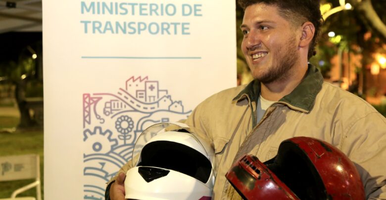 En Tigre y San Fernando, Marinucci entregó cascos y concientizó a motociclistas en infracción