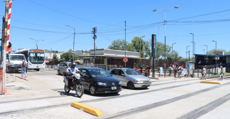 Paso nivel de Av. Balbín y las vías habilitado