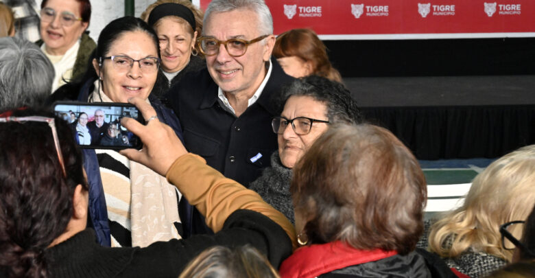 Julio Zamora distinguió la labor de más de 200 trabajadores