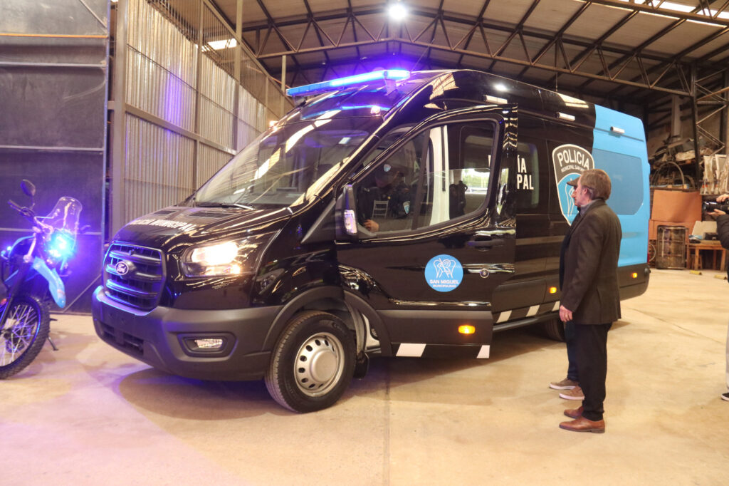 Nuevo minibus Policía de San Miguel