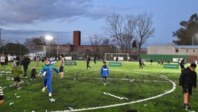 Cancha de fútbol 11 de césped sintético