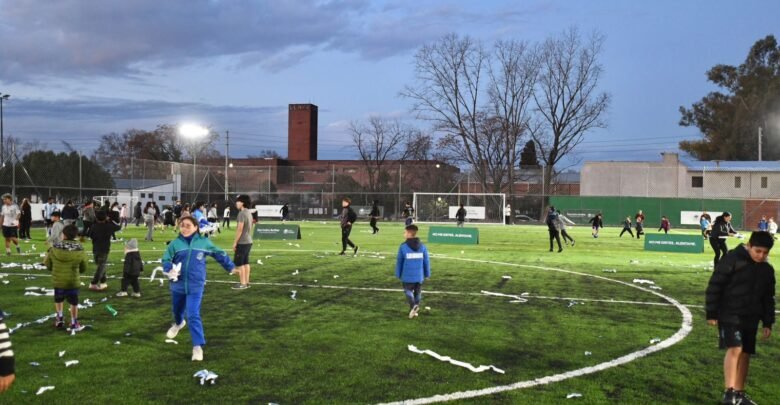 Cancha de fútbol 11 de césped sintético