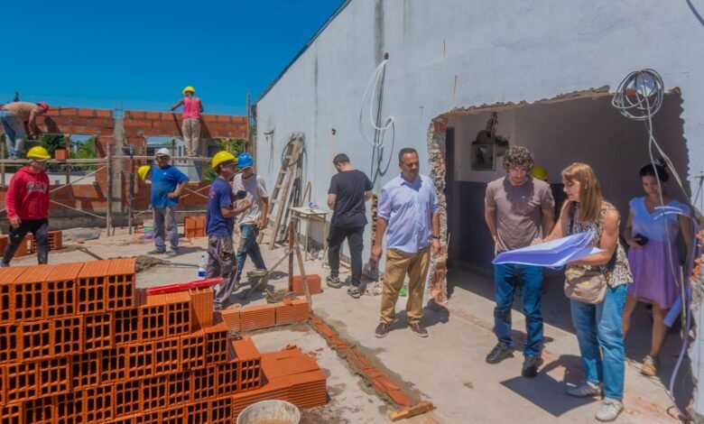 Juan Andreotti recorrió obras en las escuelas