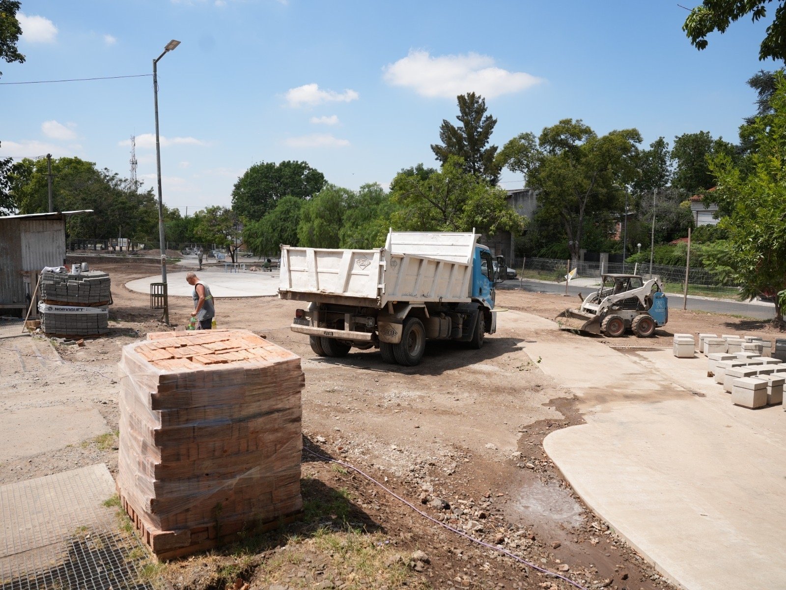 Obras en la nueva plaza Lebensohn