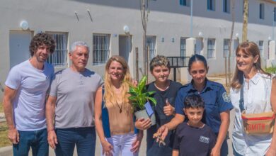 Juan Andreotti durante la entrega de viviendas