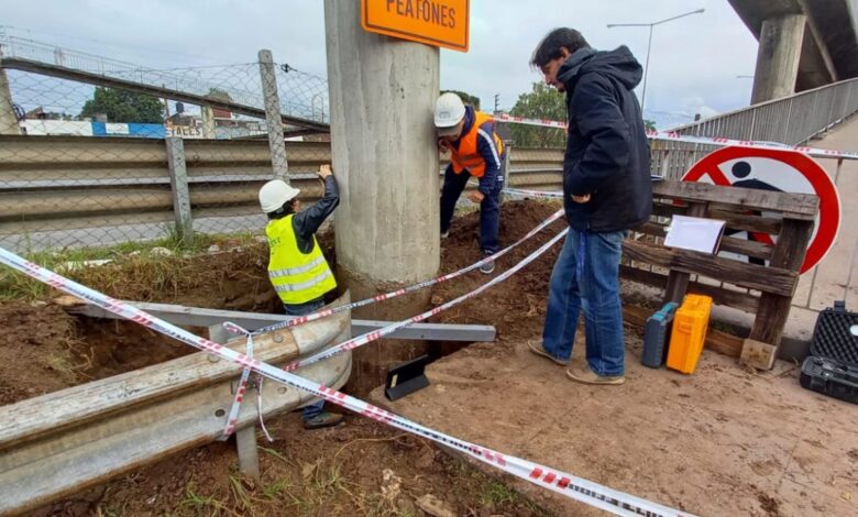Pasarela peatonal del km 49,5 del ramal Campana de la Autopista Panamericana destruída por un camión el mes pasado