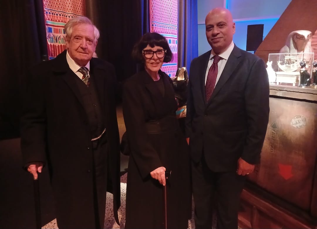 Victor Cardozo, Amalia Frontini y el Embajador Yasser Abed. Crédito: @juliolunafotos