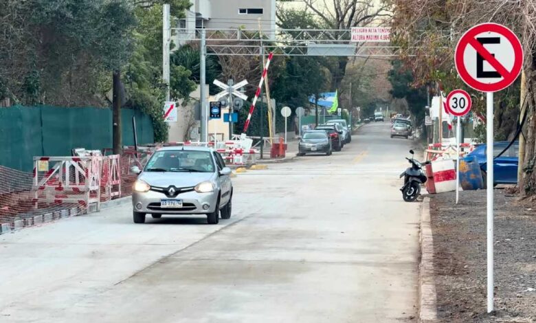 Paso a nivel de Treinta y Tres Orientales en Beccar