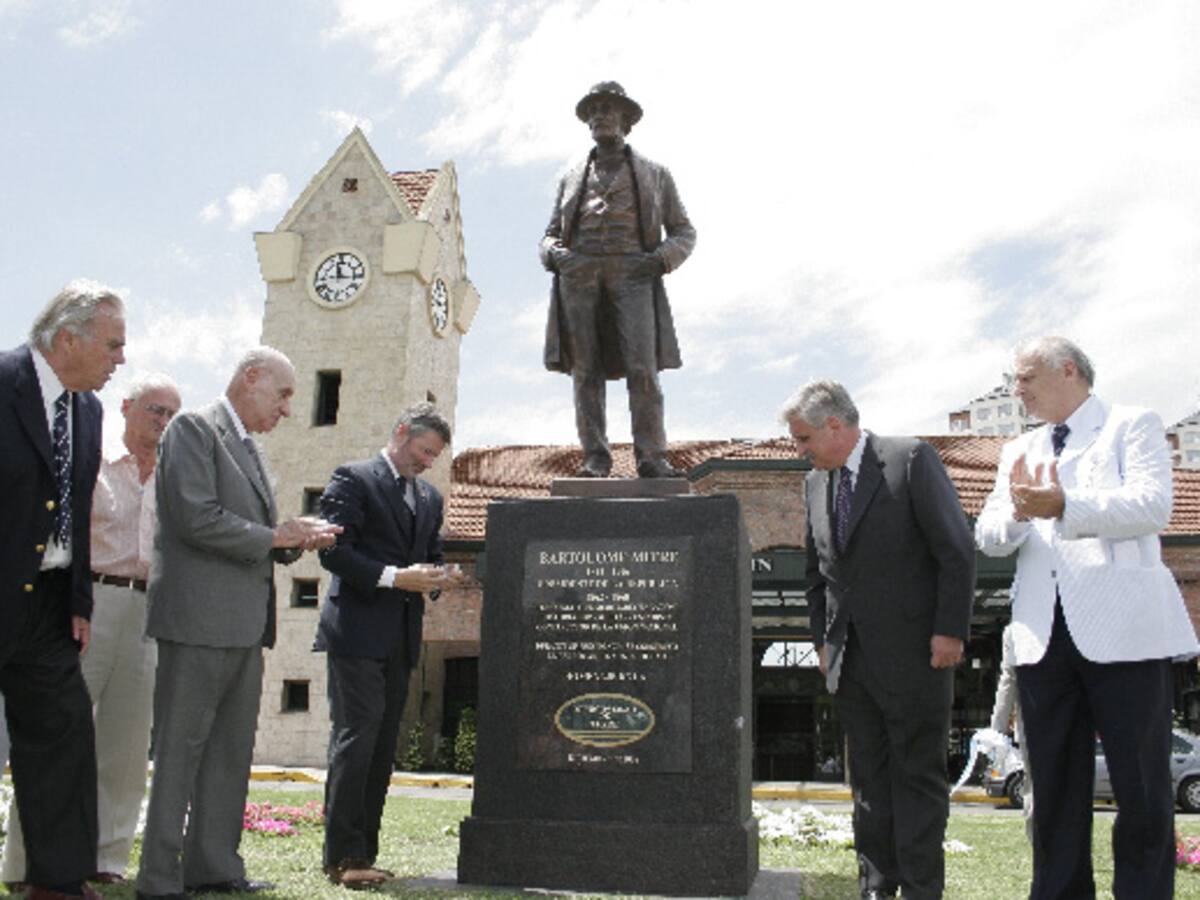 Inauguración de la escultura de Bartolomé Mitre el  27 de diciembre de 2006