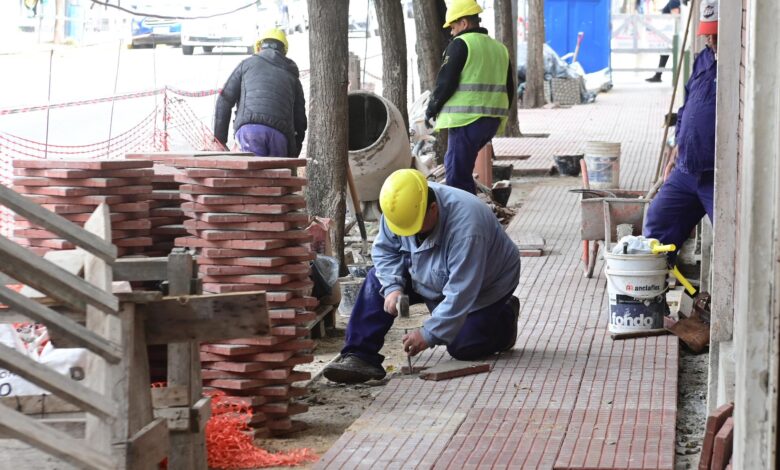 Renovación de veredas en el centro de Belén de Escobar